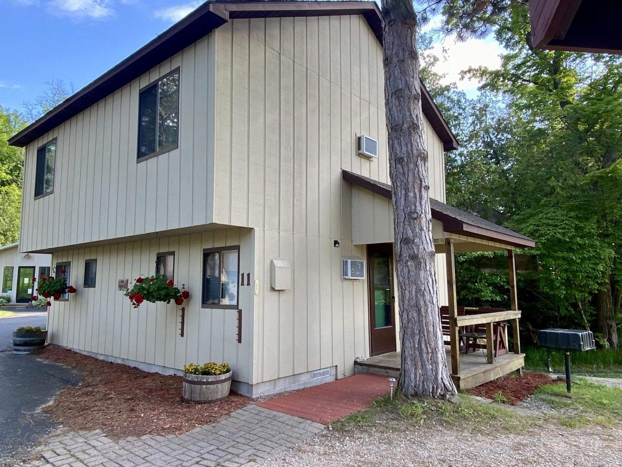 Betsie Riverside Resort Benzonia Buitenkant foto